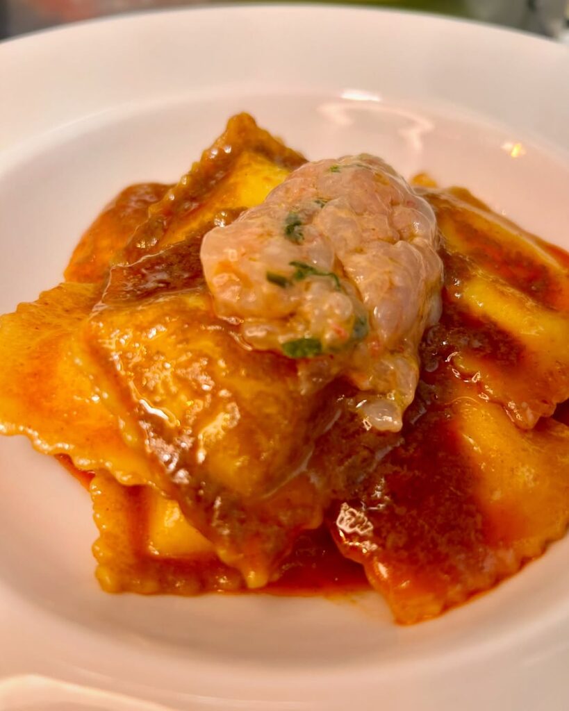 Ravioli Ripieni di Burrata con Bisque e Tartare di Gambero